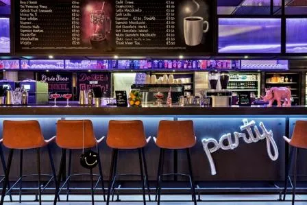 Bild: „Hotel Affairs“ im Boutique-Hotel MOXY Frankfurt East als Location der ersten urbanen Hotel-Party