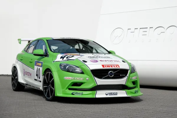 Bild: Premiere auf der AMI im Leipzig: Volvo V40 Rennwagen von HEICO SPORTIV