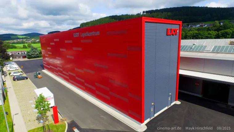 Bild: EJOT setzt Maßstäbe mit neuem Logistikzentrum