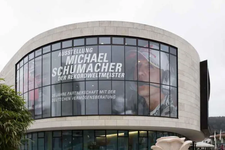 Bild: Michael Schumacher-Ausstellung im Congresszentrum Marburg