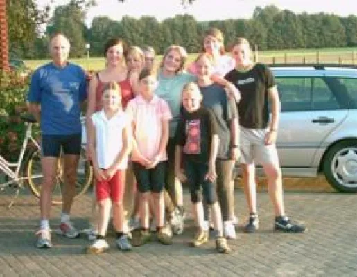 Bild: Die Mitglieder des FIRST-TEAM Reitsportvereins Horstmar-Leer e.V. haben heute mit dem ersten Lauftraining für den FIRST-TEAM Vierkampf 2005 begonnen