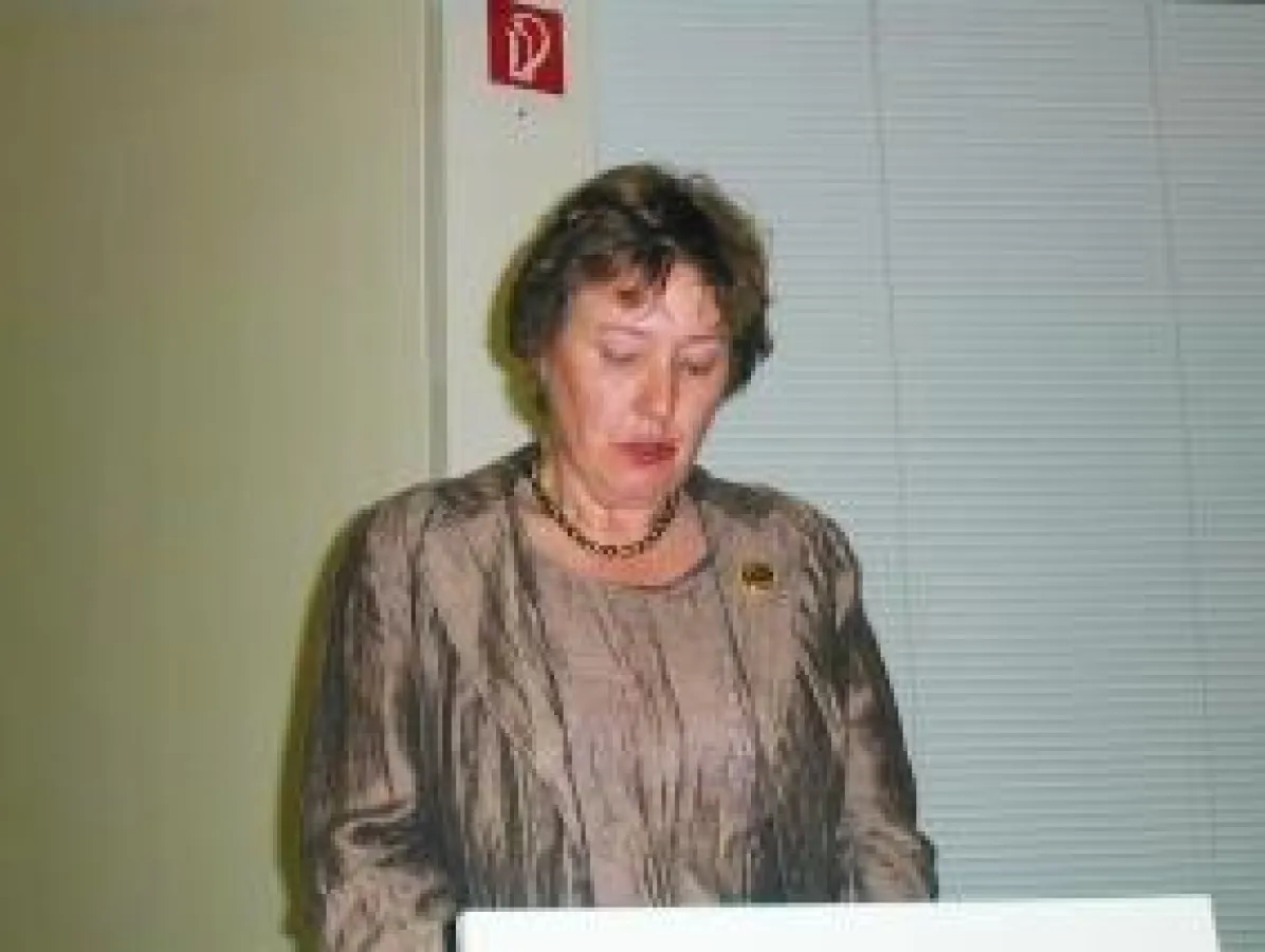 Anke Koch, Schirmherrin der Rheumaliga Hessen, begrüßt die zahlreichen Teilnehmer des rheumatologischen Frühlingssymposiums 2008.