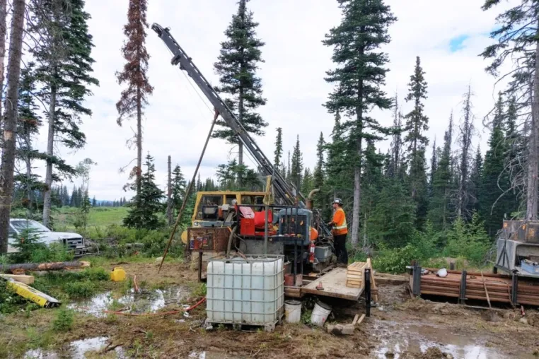 Überraschungscoup: Alpha Copper strebt Übernahme von CAVU Energy Metals an! Bild: Überraschungscoup: Alpha Copper strebt Übernahme von CAVU Energy Metals an!