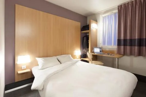 B&B Hotel in der „Goldenen Stadt“ an der Moldau Bild: B&B Hotel in der „Goldenen Stadt“ an der Moldau