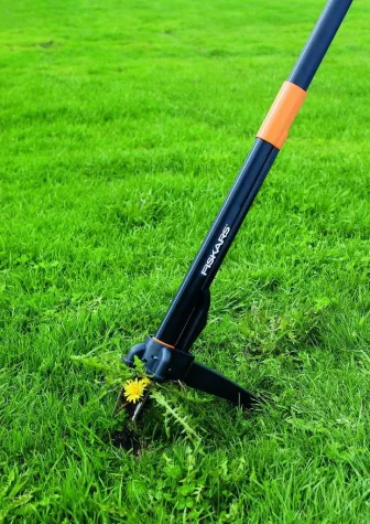 Bild: Mit Fiskars den Rasen gepflegt und das Gewissen “grün” halten