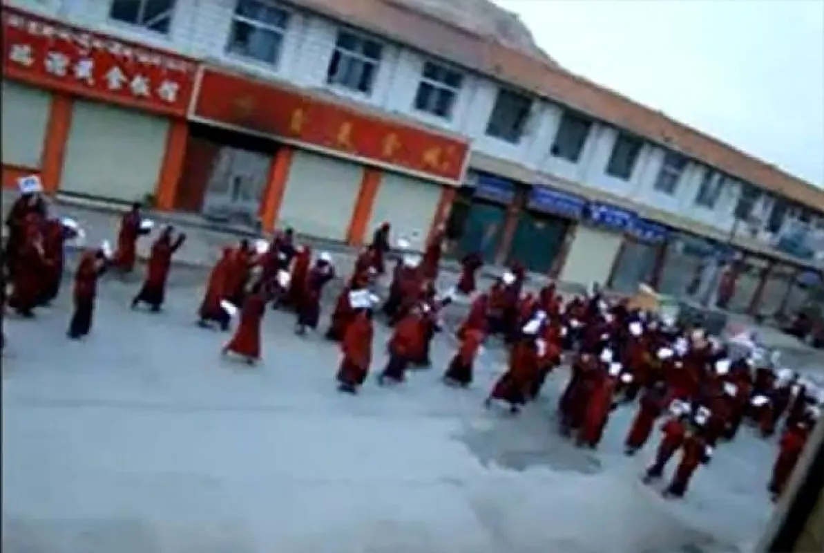 Friedliche Demonstration der Mönche von Ba im März 2012