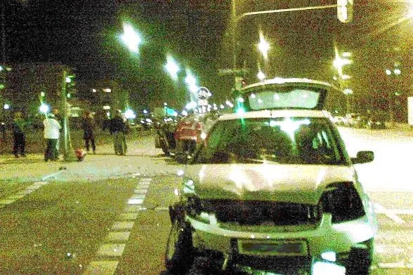 Rotes Kreuz am Hasenbergl bei Verkehrsunfall sofort im Einsatz Bild: Rotes Kreuz am Hasenbergl bei Verkehrsunfall sofort im Einsatz