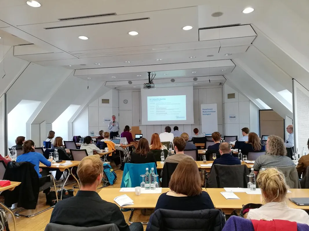 Intensiver Austausch unter den internationalen Tagungs-Teilnehmern. Foto: Mukoviszidose e.V.