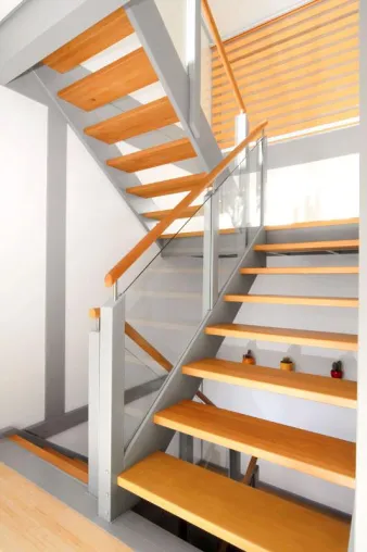 Bild: Viel Bewegungsfreiheit auf Podesttreppe von STREGER