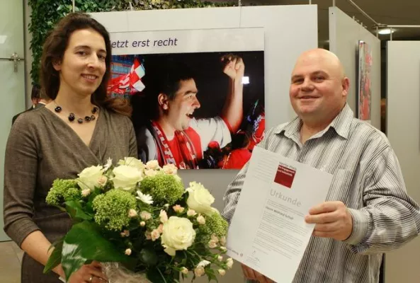 Bild: Vorbildlicher Einsatz: Wilfried Scholl mit Hertie-Preis für Engagement und Selbsthilfe 2011 ausgezeichnet