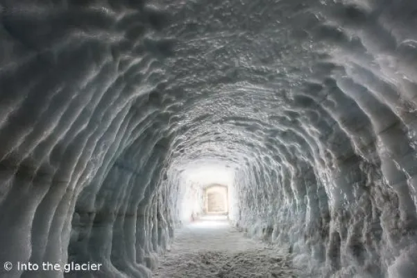 Bild: Island-Reisen vom kalten Gletscher Langjökull zu heißen Vulkanen