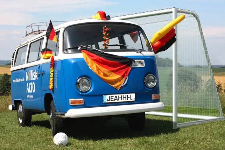 Die VW-Profis bewundern Nils Bild: Die VW-Profis bewundern Nils