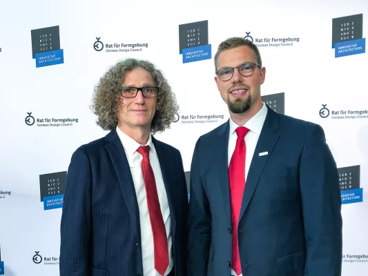 Schwungvolles Markisendesign kommt an Bild: Schwungvolles Markisendesign kommt an