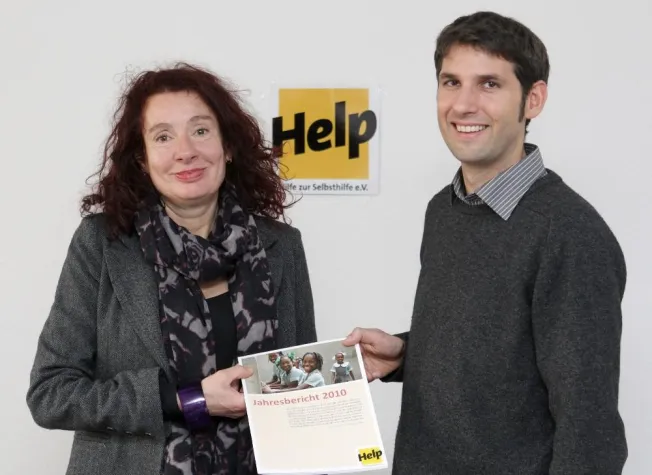 Bild: Hilfe zur Selbsthilfe: vergleichen.de und Help vereinbaren Spenden-Kooperation