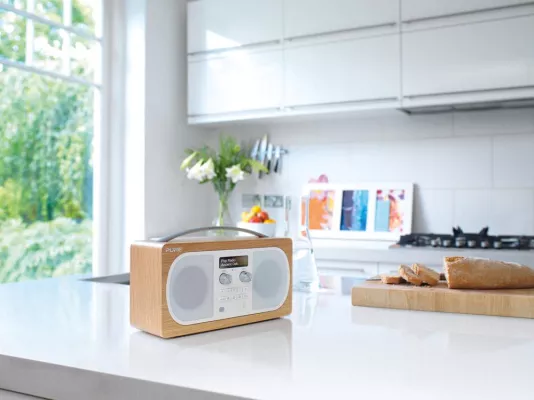 Bild: Klassisches Erscheinungsbild, hochmoderne Technologie: Digitalradio Evoke D6