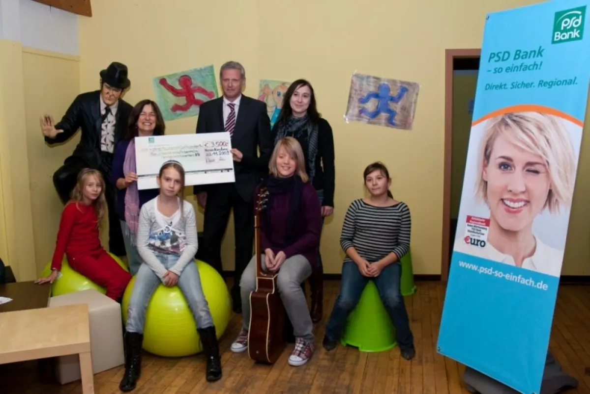 Vorstandsvorsitzender Jürgen Wunn übergibt Spendenscheck an Mehrgenerationenhaus Neunkirchen