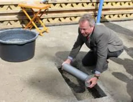 Bild: Grundstein für das Oelsnitzer Gradierwerk gelegt