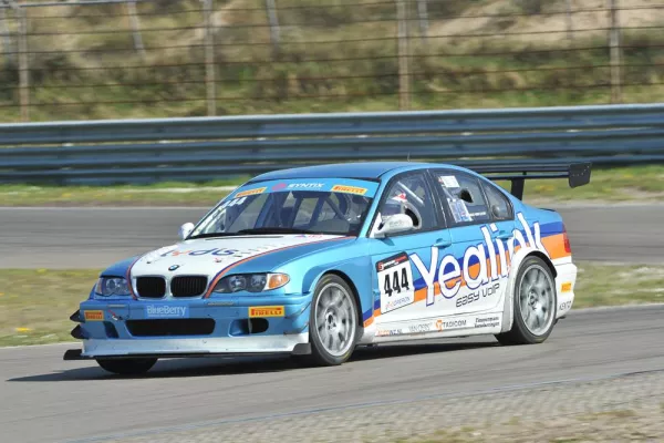Yealink bringt die Power von IP auf die internationale Supercar Challenge Bild: Yealink bringt die Power von IP auf die internationale Supercar Challenge