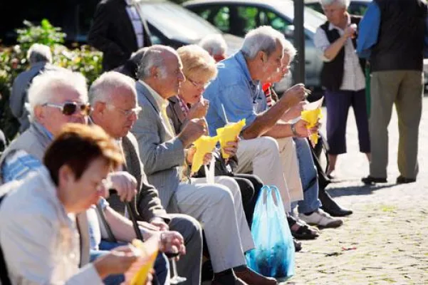Bild: Sommerlicher Ferienbummel auf dem Marina-Markt am 12. August