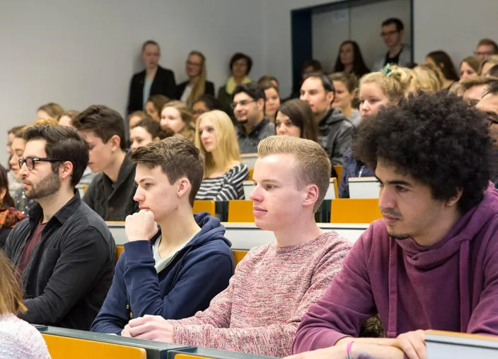 Erstsemester-Studierende starten ins Sommersemester 2016 Bild: Erstsemester-Studierende starten ins Sommersemester 2016