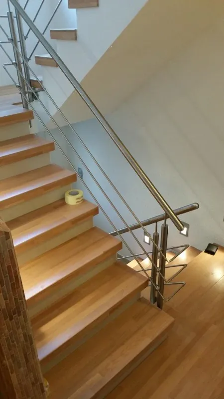 Treppenrenovierung mit Flexistep-Massivholzstufen