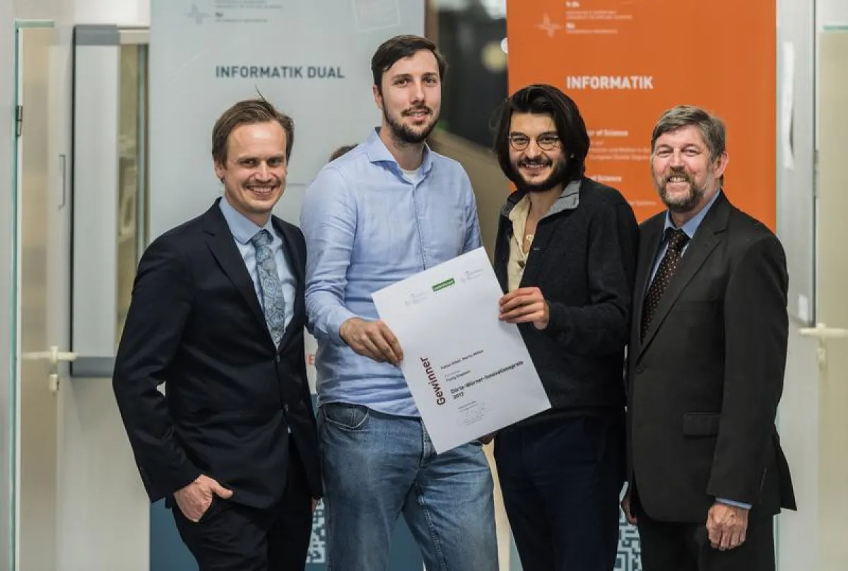 Von links: Fabian Wörner, Geschäftsführer Controlware Holding, Preisträger Fabian Köbel und Martin Mitkov, Juryvorsitzender Prof. Dr. Heinz-Erich Erbs  (Hochschule Darmstadt/Christian Heyse)