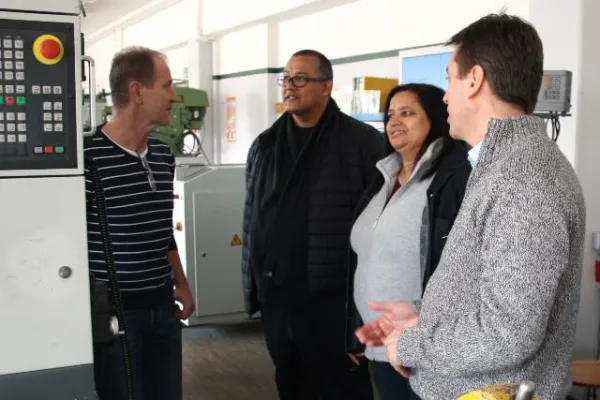 Weltweit im Dienst am Menschen Bild: Weltweit im Dienst am Menschen