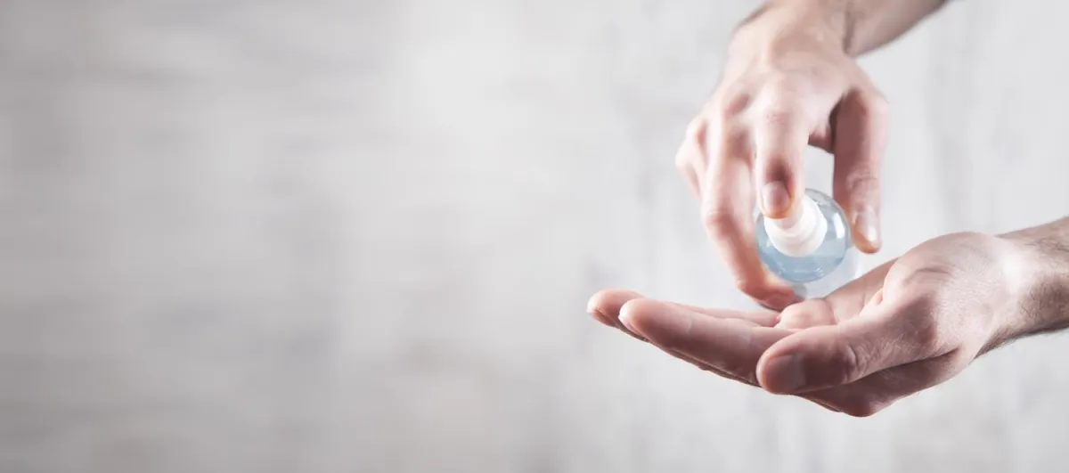 Prävention hat Vorrang: Desinfektionsmittel zur Eindämmung des Coronavirus. Foto: © Andranik123 - st