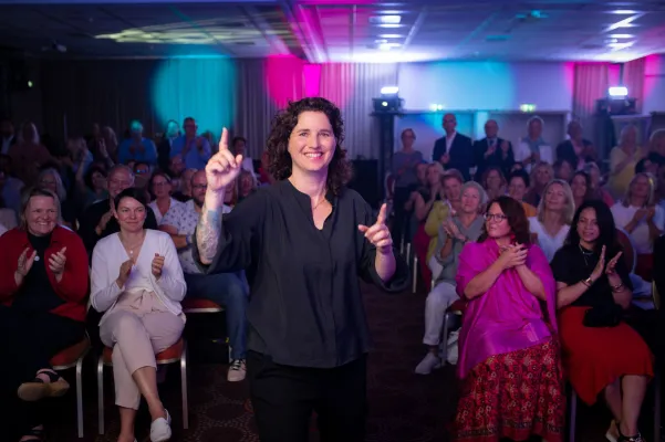 Bild: Hunde als Mentoren - Rovena Langkau begeistert bei Speaker und Experten-Event