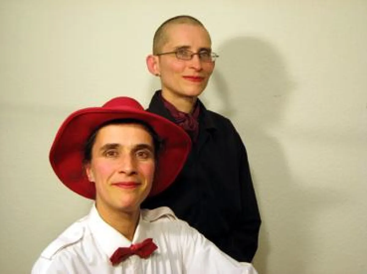 Exilschweizerin? (ANDA, vorne)