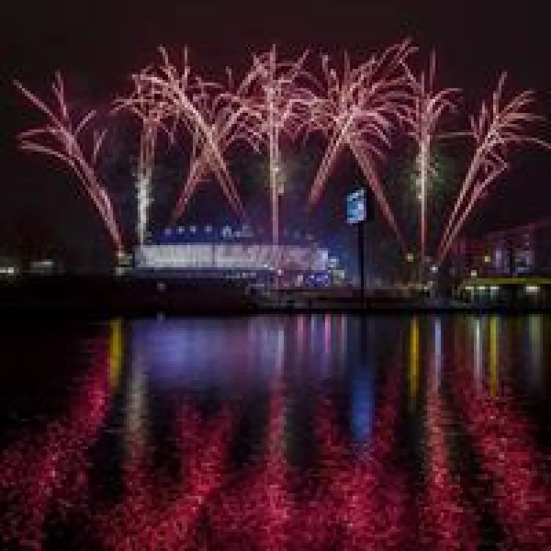 Große öffentliche Feuerwerkspräsentation am 23. Dezember 2014 vor der O2-World