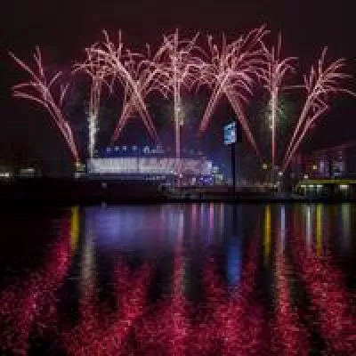 Bild: Große öffentliche Feuerwerkspräsentation am 23. Dezember 2014 vor der O2-World