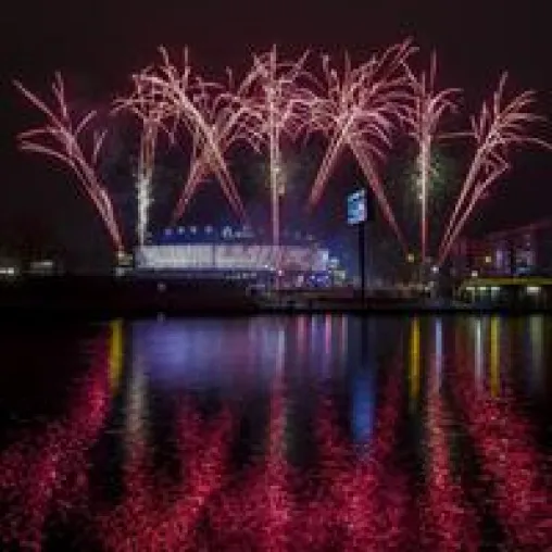 Große öffentliche Feuerwerkspräsentation am 23. Dezember 2014 vor der O2-World Bild: Große öffentliche Feuerwerkspräsentation am 23. Dezember 2014 vor der O2-World