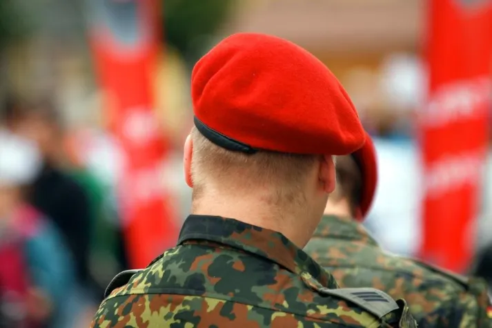 NEUE KARRIERECHANCEN FÜR AUSSCHEIDENDE SOLDATEN Bild: NEUE KARRIERECHANCEN FÜR AUSSCHEIDENDE SOLDATEN