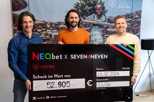 Bild: NEO.bet spendet 52.905€ an well:fair, die Neven Subotic-Stiftung