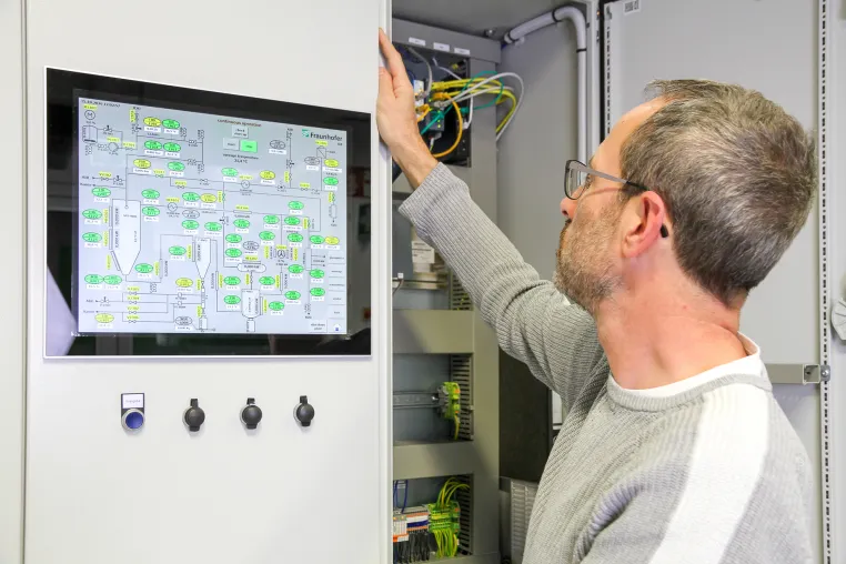 Datenbasierter Betrieb von Biogasanlagen: Biogas während Dunkelflauten erzeugen Bild: Datenbasierter Betrieb von Biogasanlagen: Biogas während Dunkelflauten erzeugen
