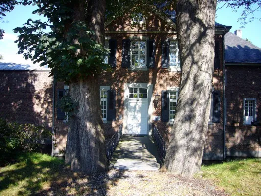 Bild: deinSchrank.de GmbH bezieht einzigartige Büros im historischen Haus Bitz mit über 1.200 m² in Frechen.