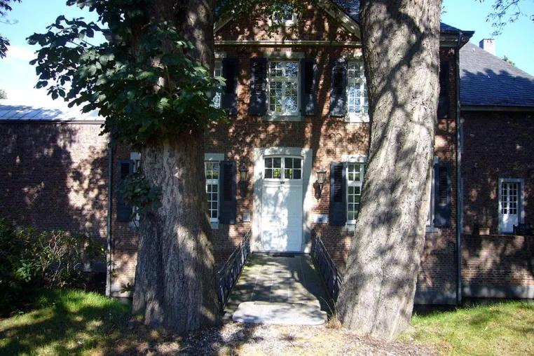 Bild: deinSchrank.de GmbH bezieht einzigartige Büros im historischen Haus Bitz mit über 1.200 m² in Frechen.