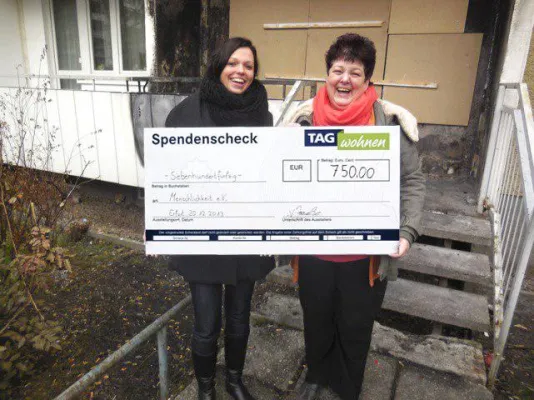 Bild: Die TAG Wohnen Erfurt spendet für den Erfurter Verein Menschlichkeit