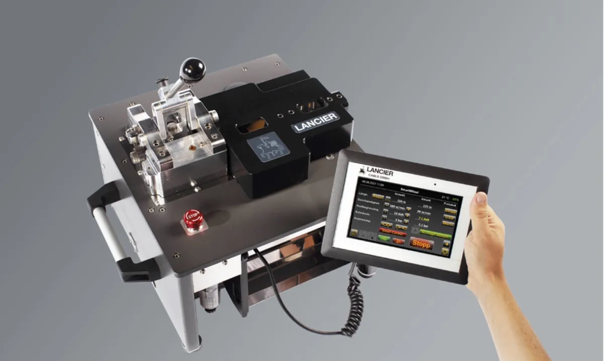 Durch ein abnehmbares Display ist die Bedienung der intelligenten SmartWheel-Steuerung komfortabel. (© Lancier Cable GmbH)