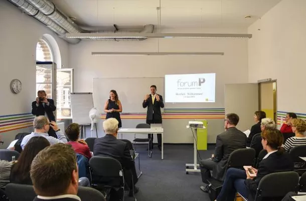 Speed-Vortragsabend auf dem Aachener Campus der EUFH: Rasante Impulse fürs Personalmanagement Bild: Speed-Vortragsabend auf dem Aachener Campus der EUFH: Rasante Impulse fürs Personalmanagement