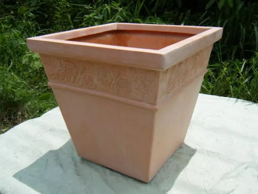 Bild: Wie Terrakotta: Pflanzkübel und Blumenkübel von Eastwest