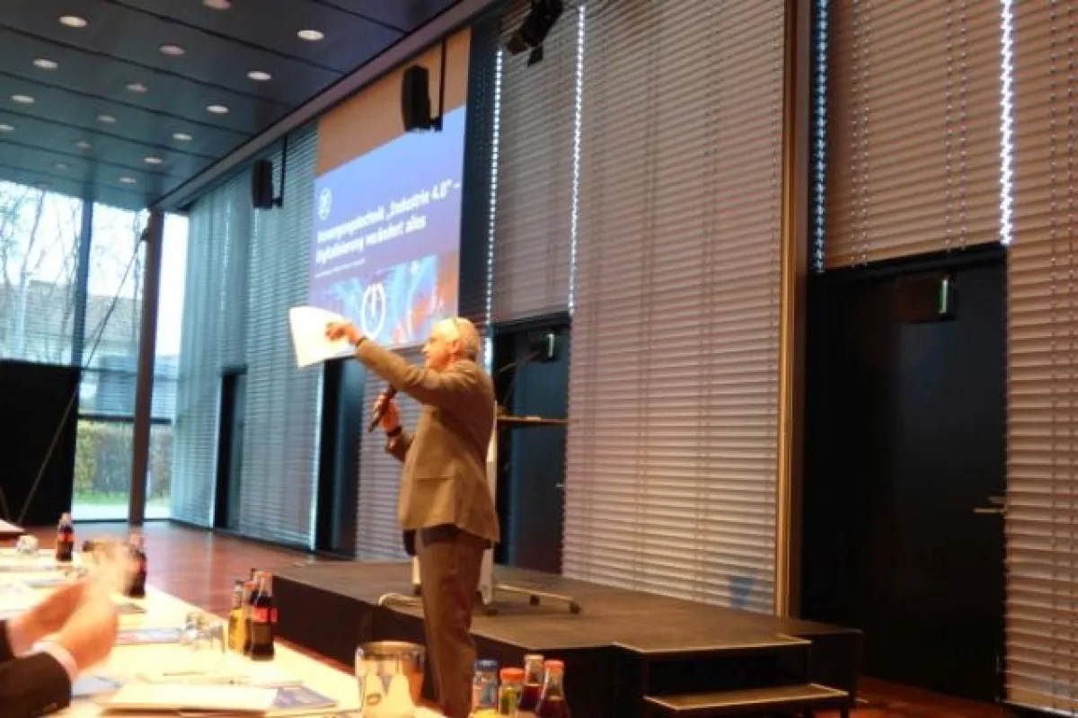 Tagungsleiter Sven Giesler beim KSS Forum 2017 (c) Hanser