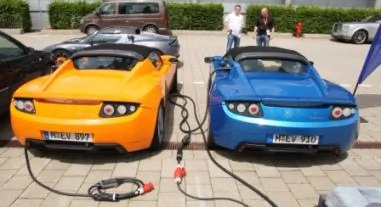 Bild: Brennstoffspiegel: Elektro-Autos im Alltags-Check