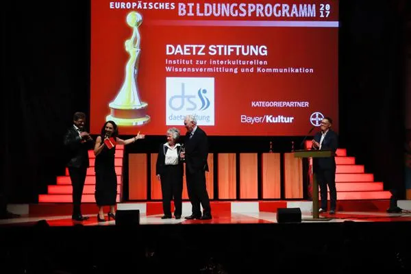 Das Programm der Daetz – Stiftung als „Europäisches Bildungsprogramm des Jahres 2017“ ausgezeichnet Bild: Das Programm der Daetz – Stiftung als „Europäisches Bildungsprogramm des Jahres 2017“ ausgezeichnet