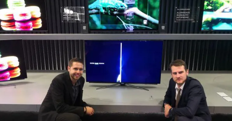 Bild: Technikwerker auf der Internationalen Funkausstellung 2018