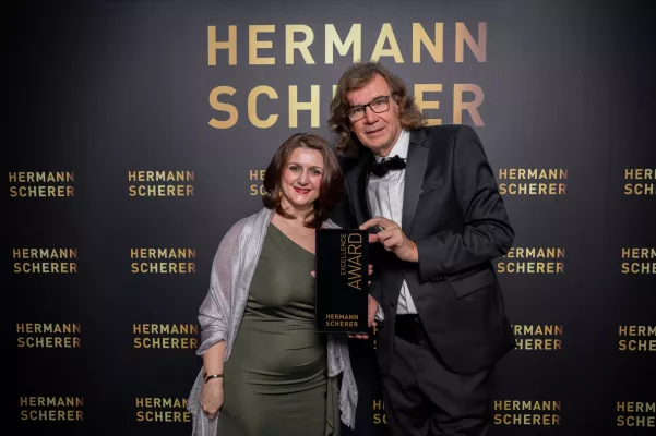 Bild: Krefelderin Nicoleta Olaru räumt beim International Speaker Slam ab!