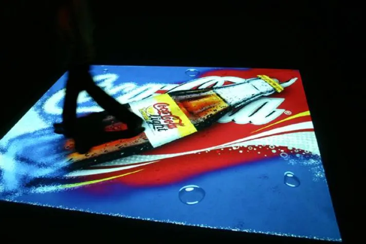 Bild: Technische Innovation am Point of Sale "Das POP poolSystem bewegt die Medienwelt"