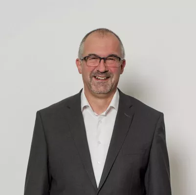 Bild: In Sachwerte investieren und finanzielle Ziele erreichen