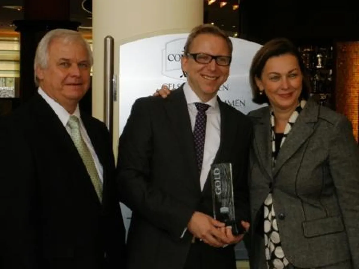 vlnr Dirk Kahle, Thomas Gladigau (Direktor Gelsenkirchen), Gitta Brückmann (Vice President Operations Marriott CE Region)
